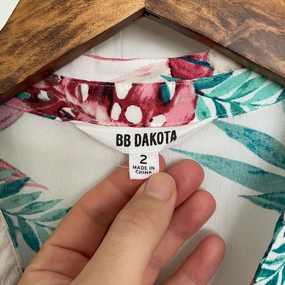 BB Dakota Beachy Romper - Picture 2 of 4